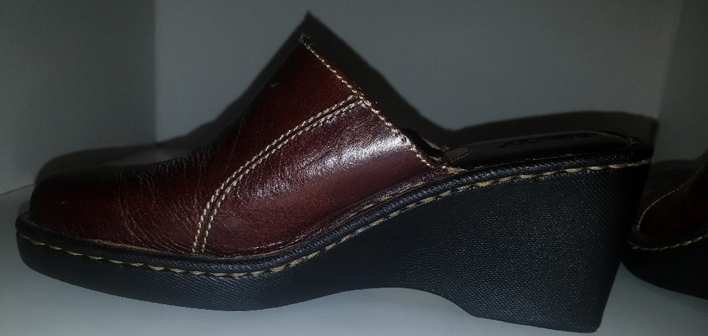 Born Leather Clogs, Women's Size 7.
